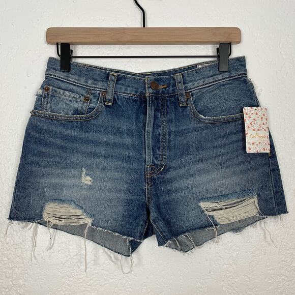 We The Free People Distressed Sofia Denim Shorts Byron Bay NWT Size 27 - Picture 2 of 4